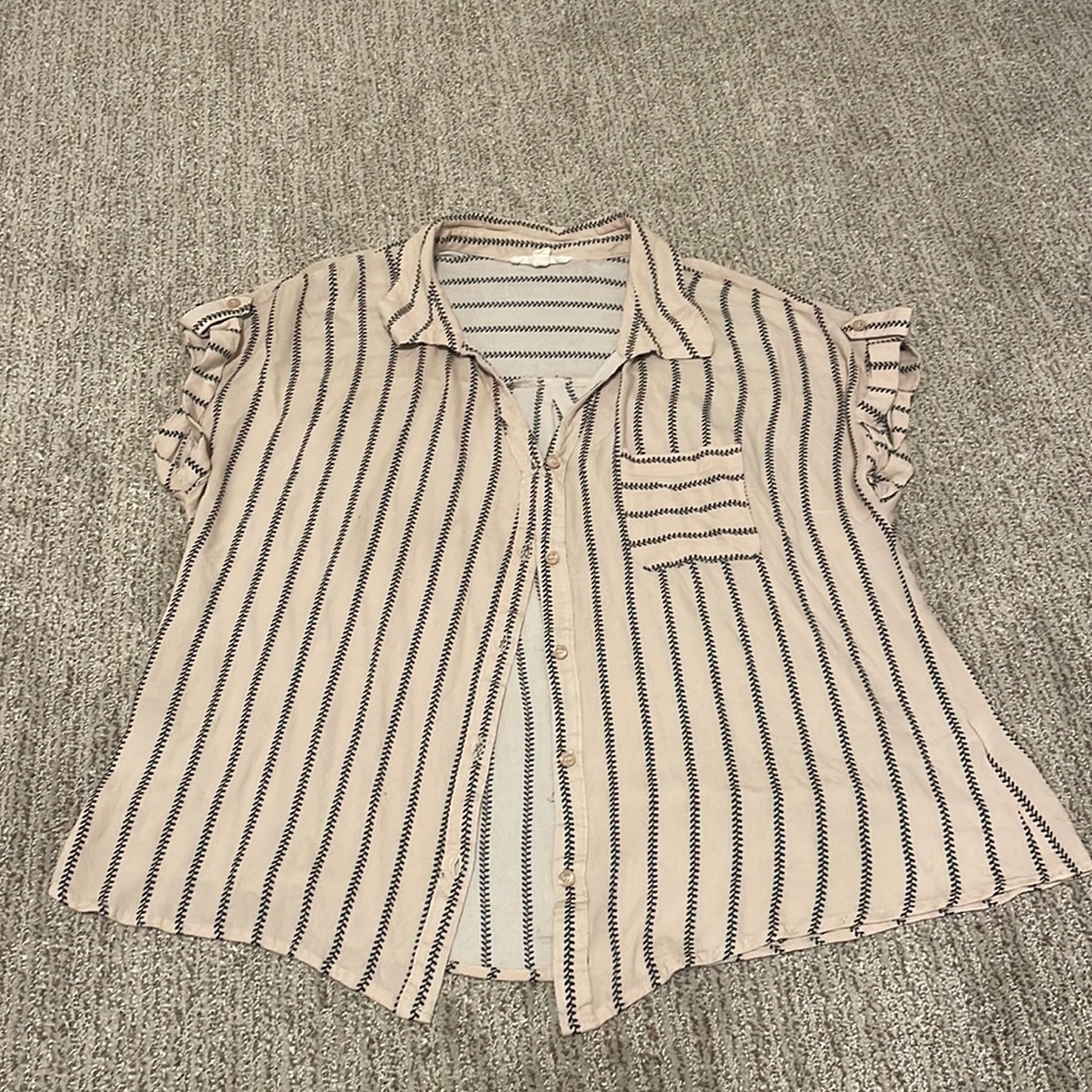 XL Short Sleeve Button Up Shirt